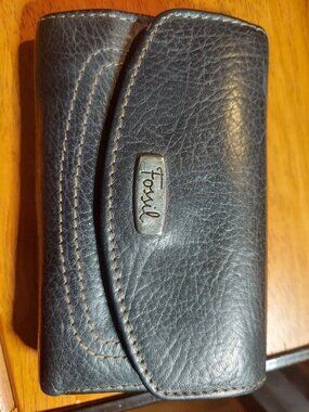small snap bi fold wallet